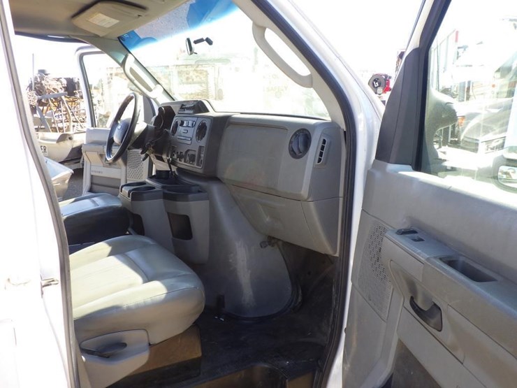 2011-ford-econoline-350-image-6