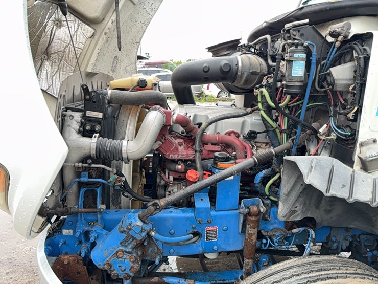 2012-mack-cxu613-image-35