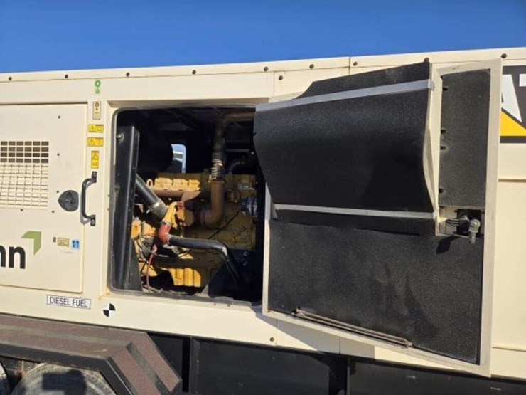 2019-caterpillar-xq230-image-18