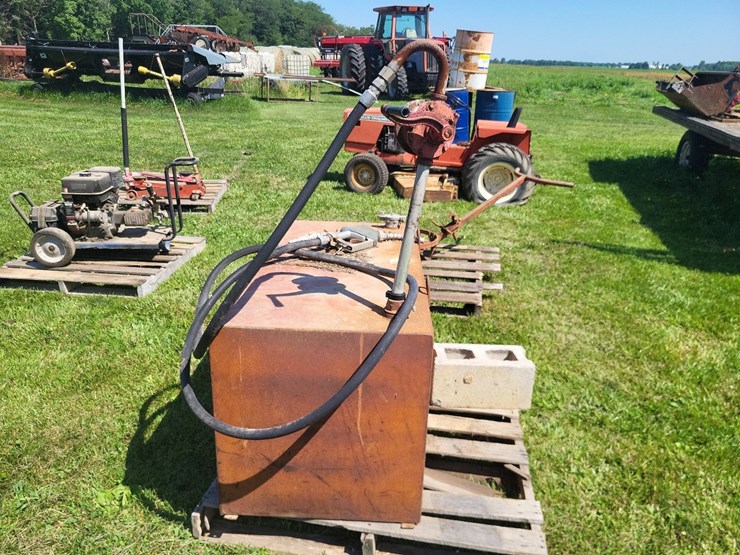 gas-tank-w/hand-pump,-hose-and-nozzle-image-6