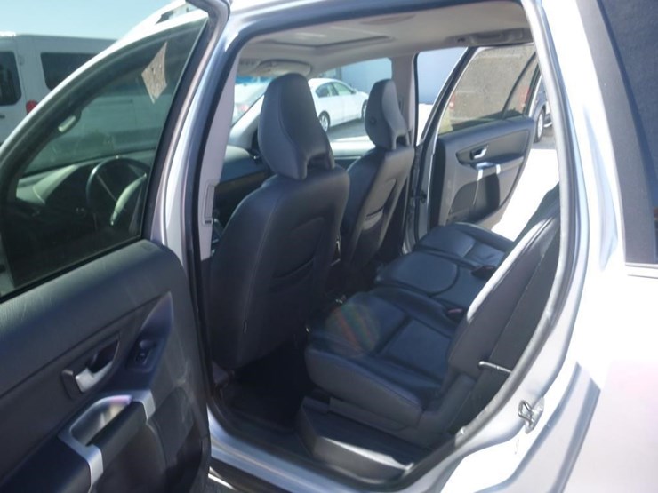 2010-volvo-xc90-image-7