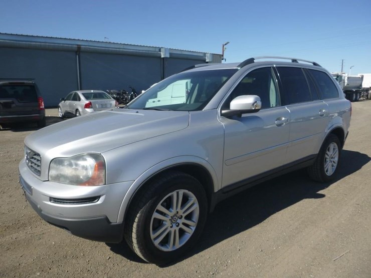 2010-volvo-xc90-image-1