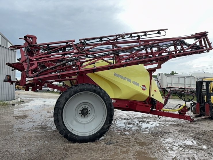 hardi-4000-navigator-sprayer-image-7