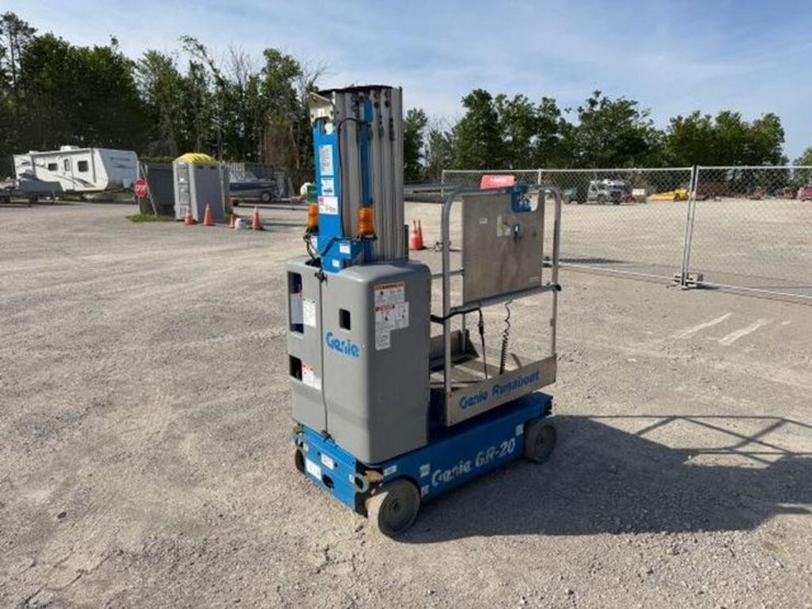 2015-genie-gr-20-electric-personnel-lift-gr1539528-image-2
