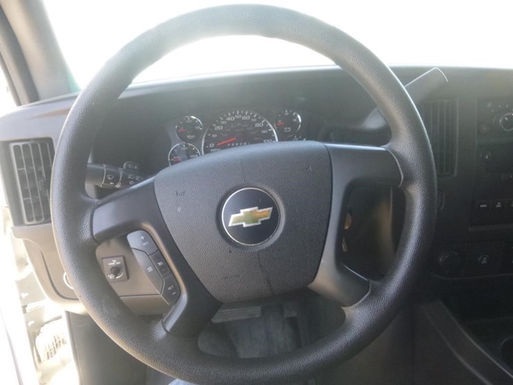 2013-chevrolet-3500-image-9