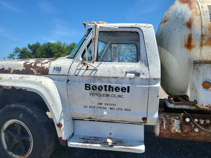 ford-f700-image-54