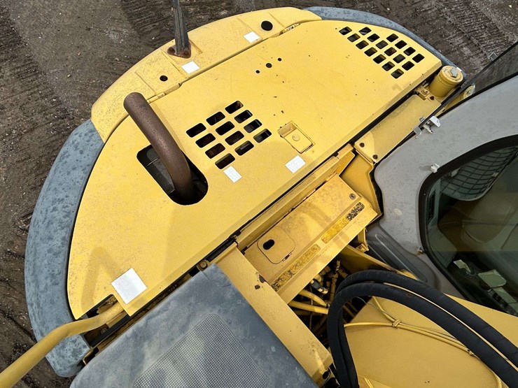 2003-kobelco-sk135sr-lc-image-24