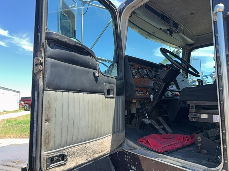 1999-kenworth-t800-image-4