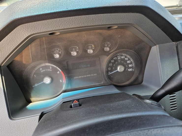 2013-ford-f350-image-26