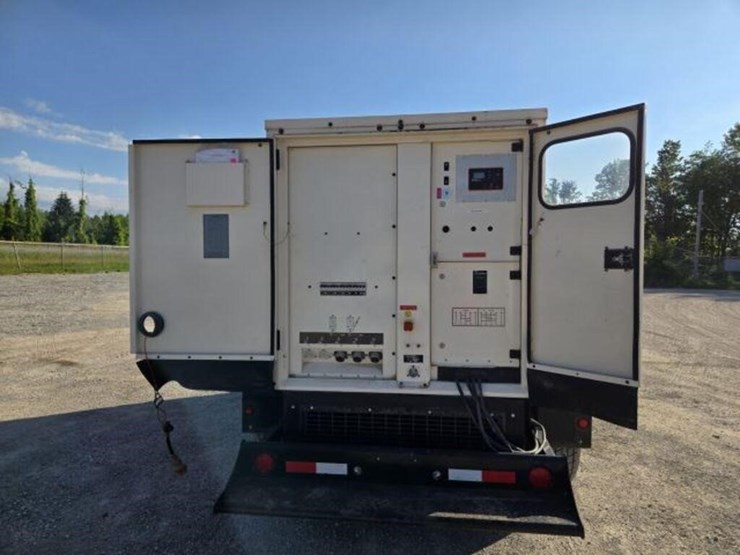2019-caterpillar-xq230-image-19