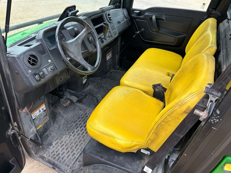 2019-john-deere-gator-image-24