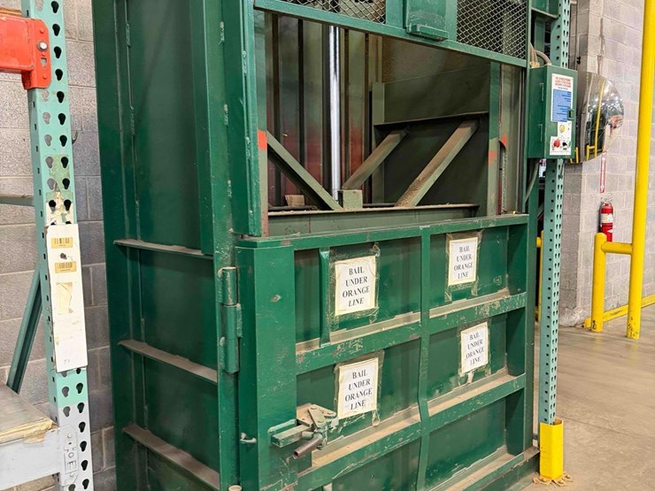 philidelphia-tramrail-2300-hd-vertical-baler-image-2