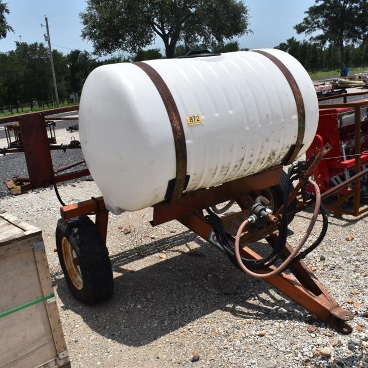 CLARK 3000 GALLON SPRAY RIG