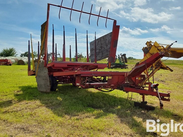 new-holland-1033-image-3
