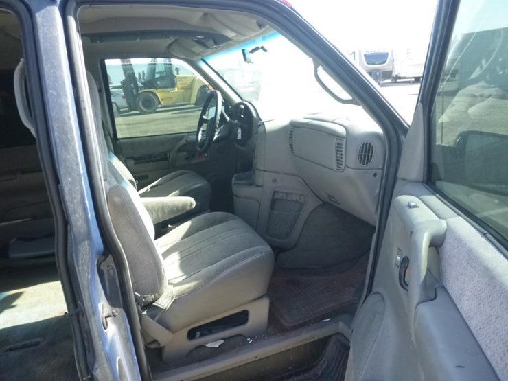 1999-chevrolet-astro-image-6