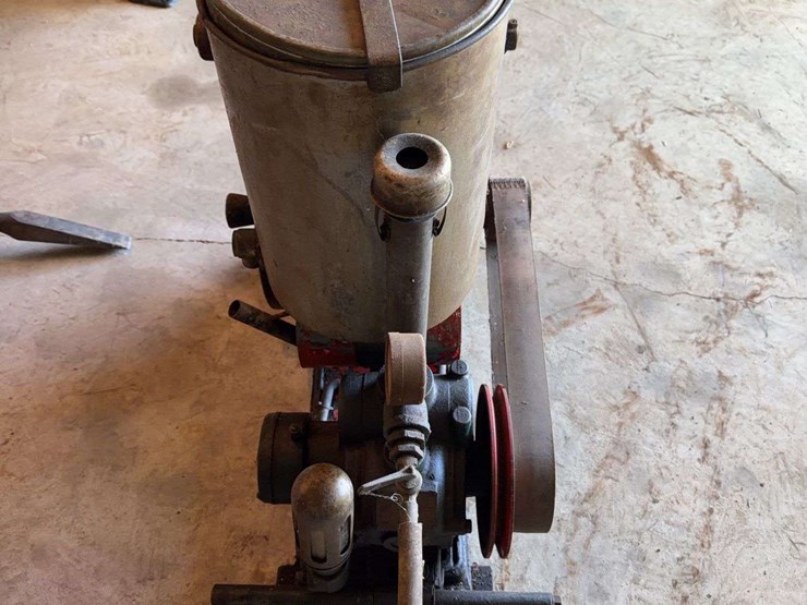 engine-with-water-pump-image-4