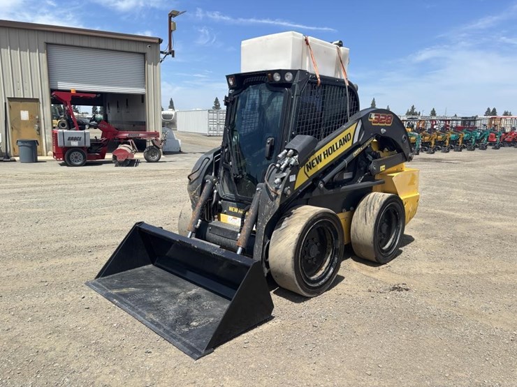 2021-new-holland-l328-image-1