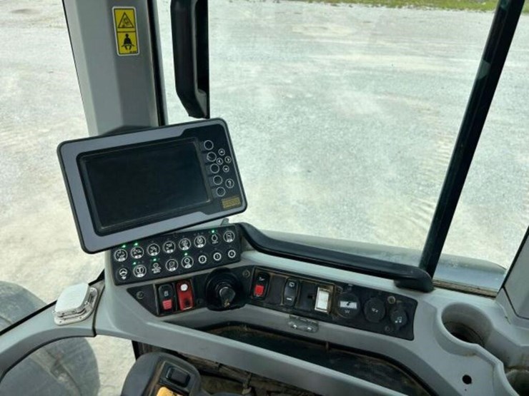 2016-caterpillar-938k-image-12