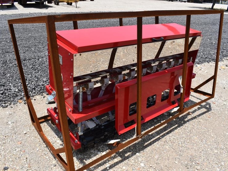3pt-or-skid-steer-no-till-seeder-image-3