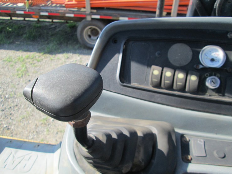 2004-caterpillar-420d-image-44
