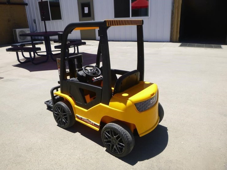 dls-kids-forklift-image-4