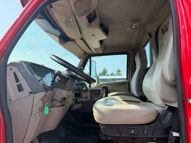 2009-sterling-l8500-image-21