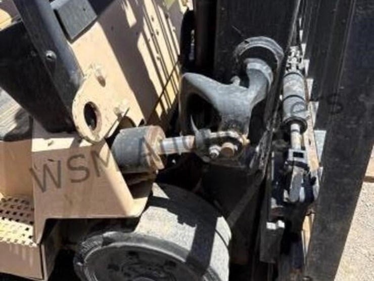 yale-gec-080-forklift-image-12