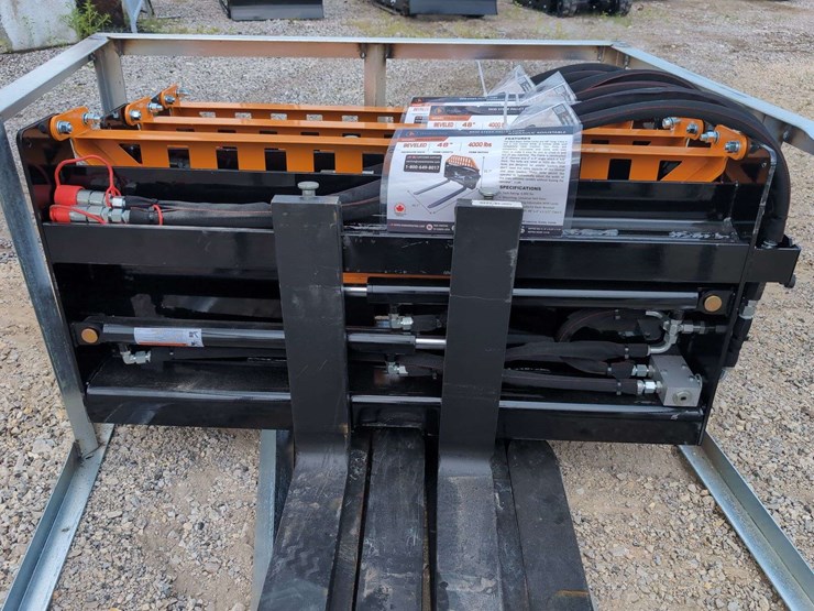 (1)-wolverine-skid-steer-pallet-fork-hydraulic-adjustable-pfa-11-3300g-image-2