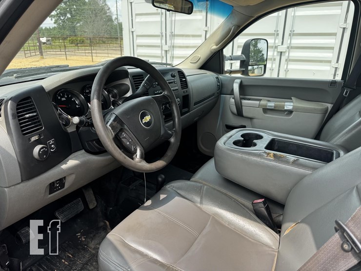 2012-chevrolet-3500-image-8