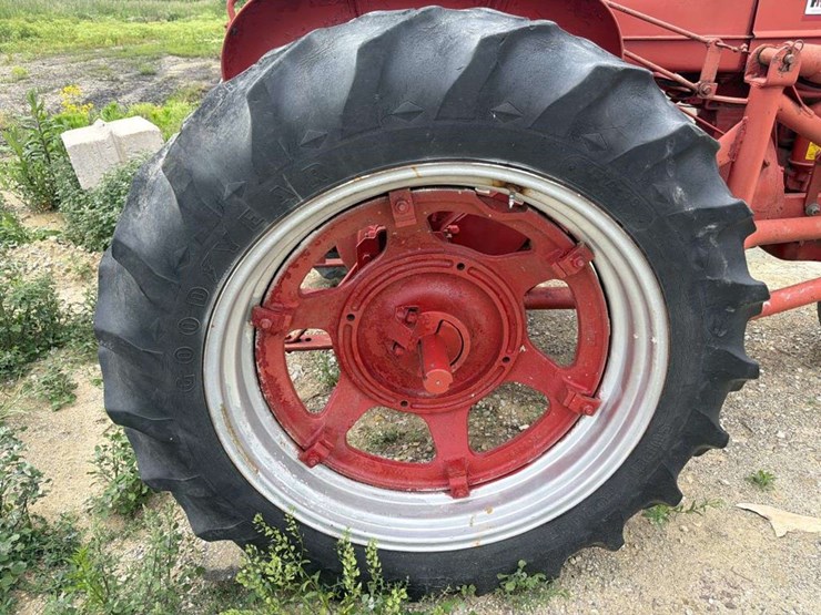 farmall-m-loader-tractor-image-10