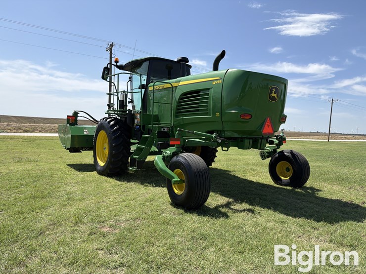 2020-john-deere-w235-image-7