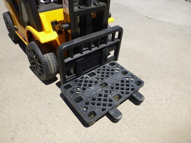 dls-kids-forklift-image-8