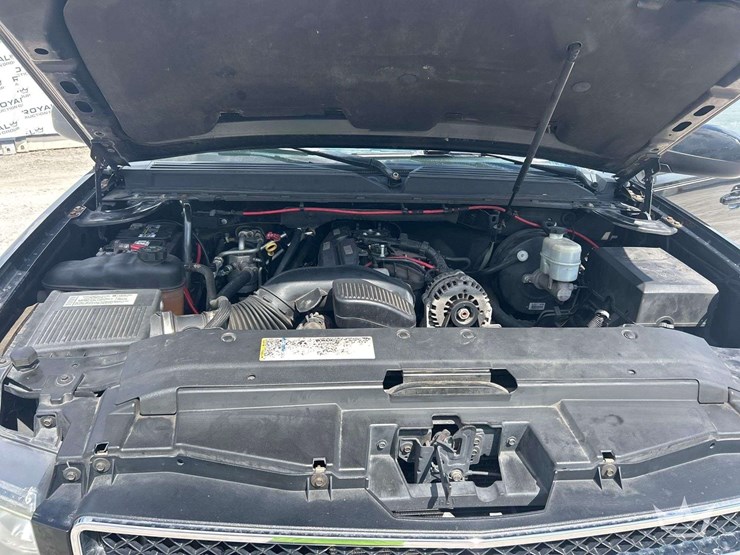 2008-chevrolet-suburban-image-10