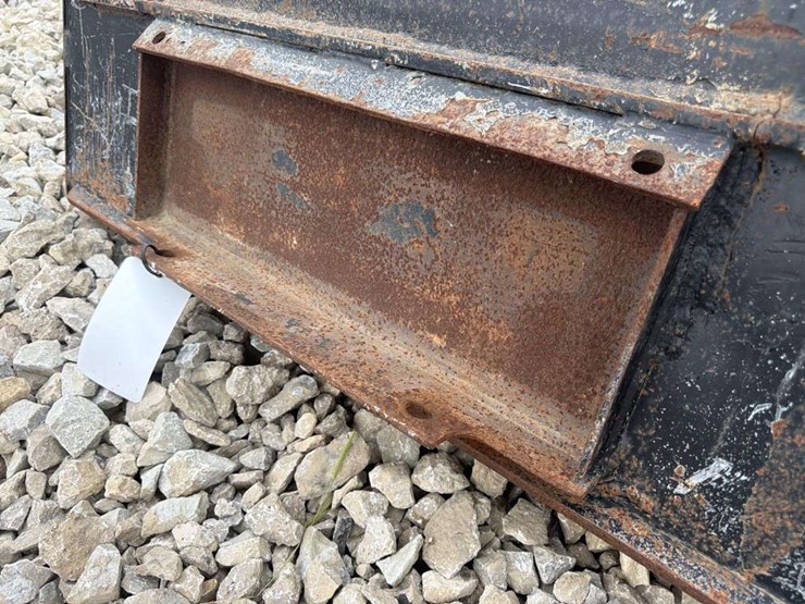 47-inch-bucket-attachment-image-4