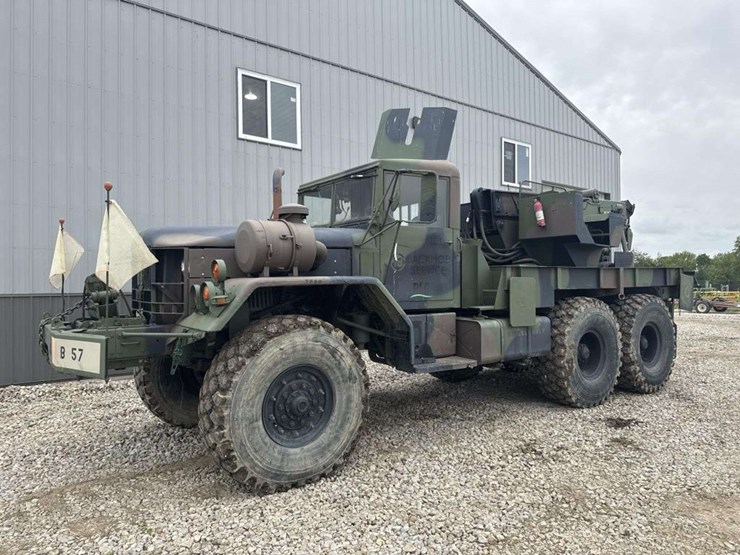 1972-m816-6x6-rotary-wrecker-crane-image-1