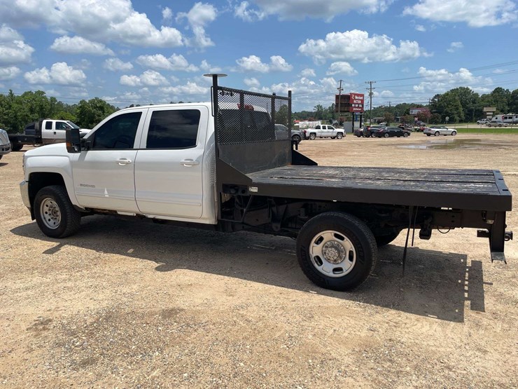 2016-chevrolet-silverado-3500-image-2