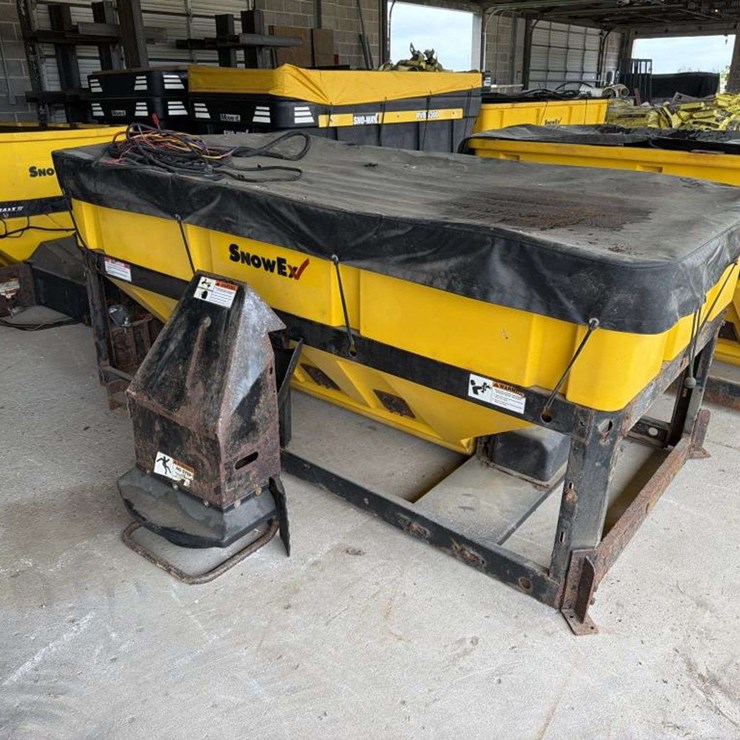 Snow Ex SP-9300 8ft Salt Spreader