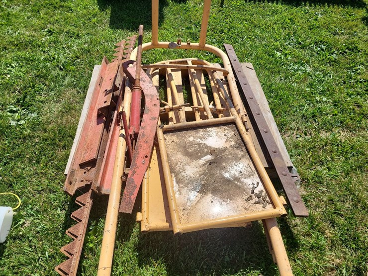 foremost-palpation-cage,-(2)-sets-of-3"-sickle-sections-on-shafts,-metal-image-8