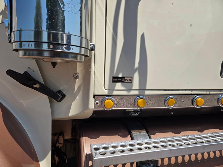 2011-western-star-4900fa-image-9