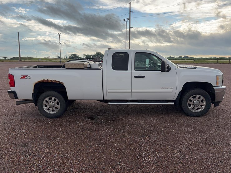 2011-chevrolet-silverado-2500-image-4