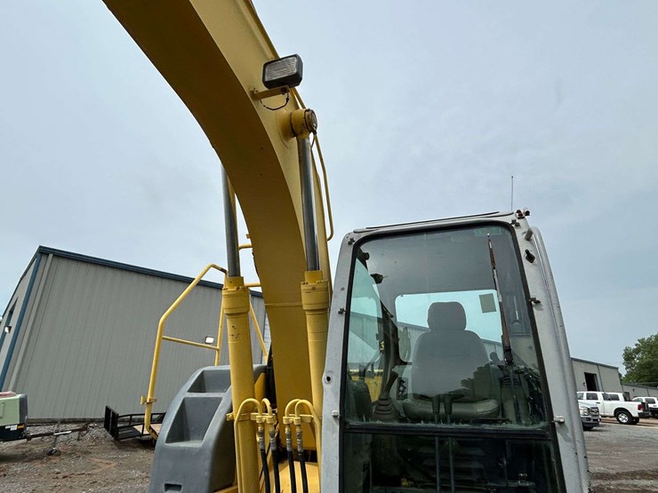 2003-kobelco-sk135sr-lc-image-12