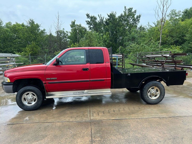 2001-dodge-2500-image-3