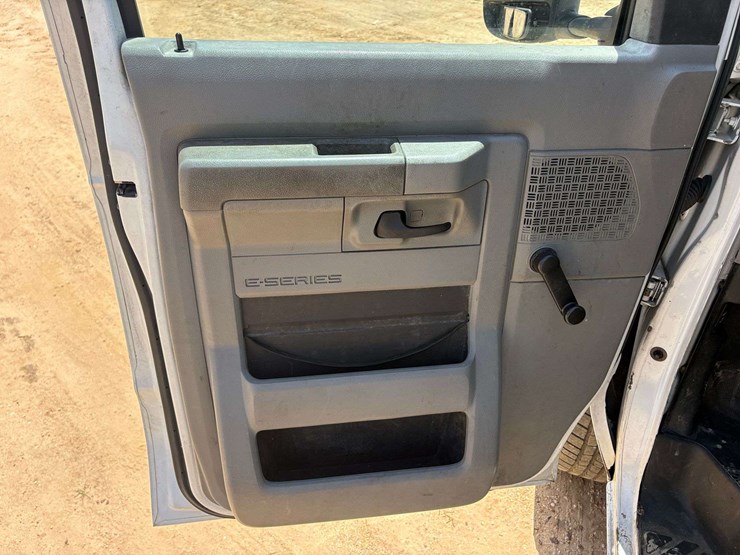 2013-utility-van-image-11