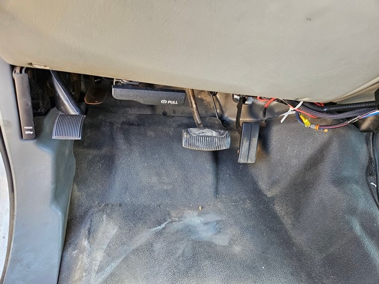 2003-ford-f550-image-25