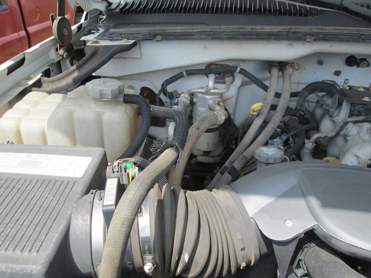 2005-gmc-2500hd-image-18