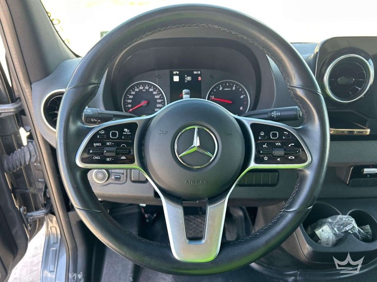 20211-mecedes-benz-sprinter-4500-modified-food-catering-van-image-15