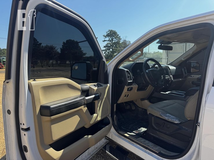 2021-ford-f150-xlt-image-11