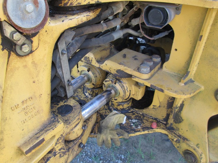 2004-caterpillar-420d-image-19