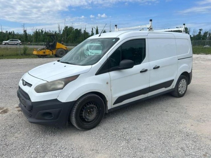 2014-ford-cargo-image-1