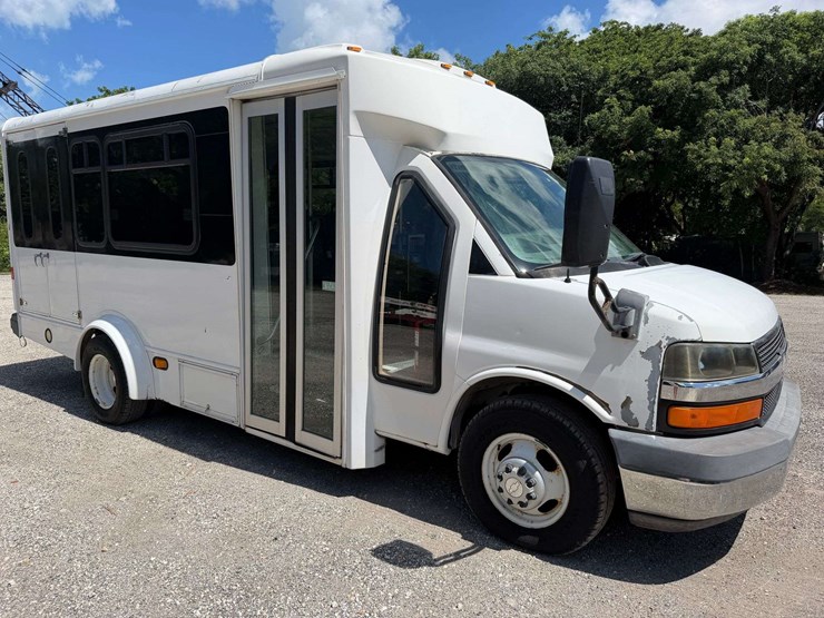 2009-gmc-3500-image-2